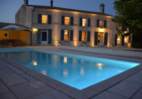 Magnifique Villa Charentaise avec Piscine & Beau Jardin - Moderne & Confort - Wifi gratuit